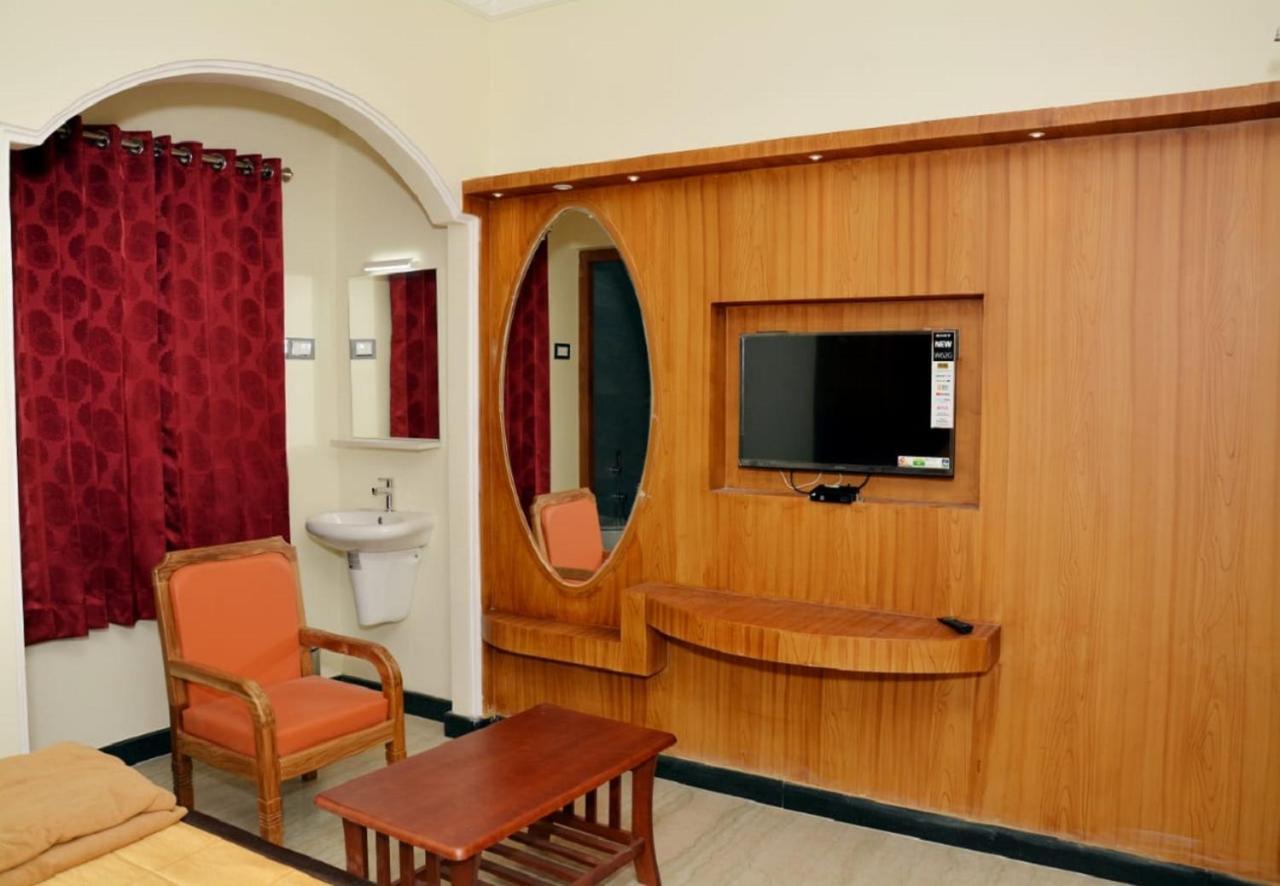 Anandha Grand Lodge Tiruchchendur Ngoại thất bức ảnh