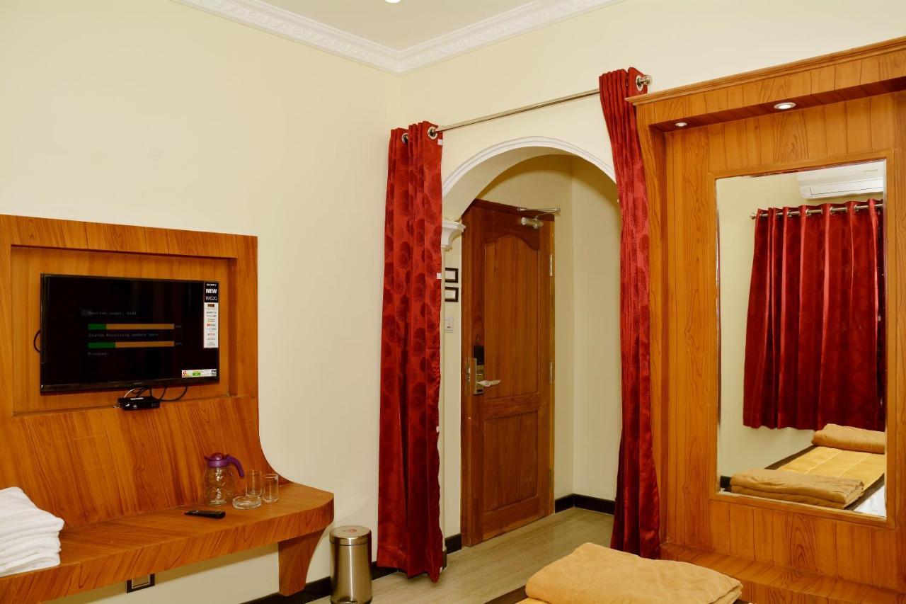 Anandha Grand Lodge Tiruchchendur Ngoại thất bức ảnh